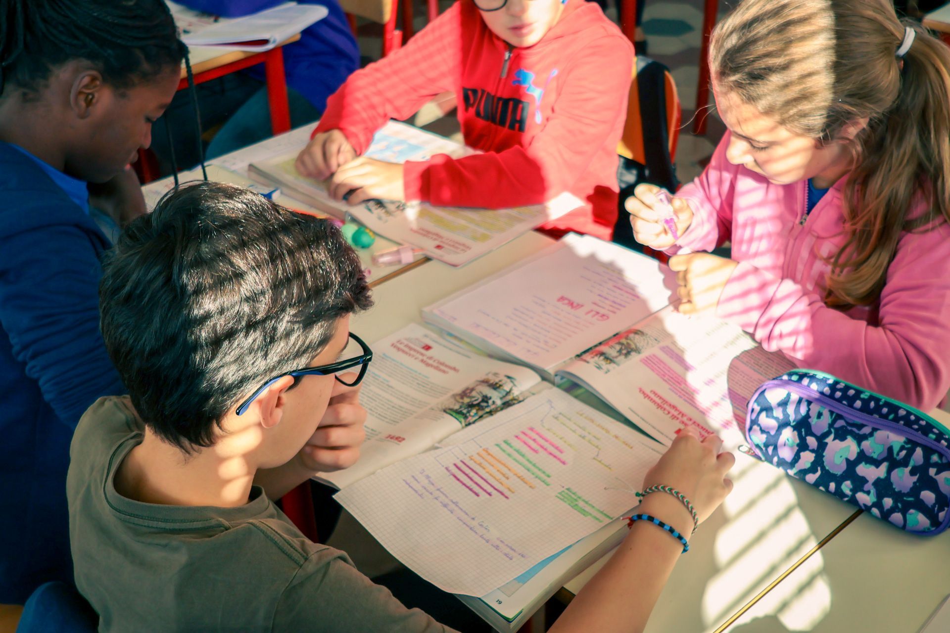 bambini-tavolo-audiofonetica-gruppo-foppa